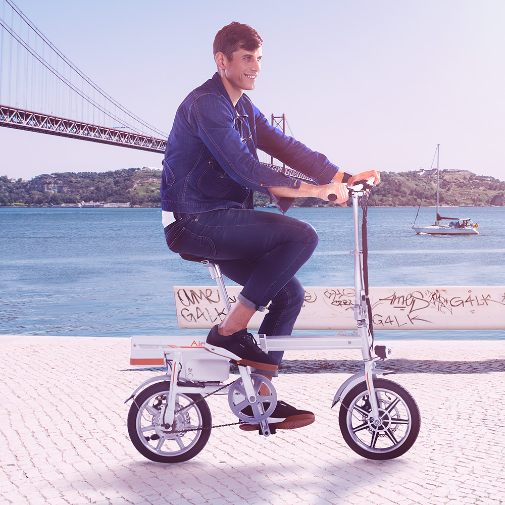 Airwheel R6 smart electric bike