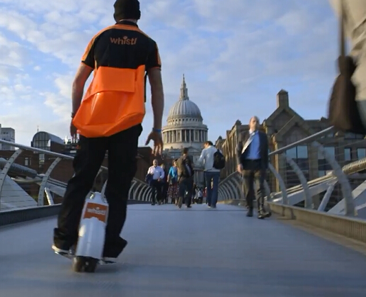 Si alguien está jugando trucos con Airwheel scooters en la calle, debe ser el centro de atención en ese momento. ¡Qué gran sensación de logro que el usuario va a tener!