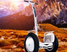 On the land, Airwheel self-balancing scooter can also be the charming star of the industry.